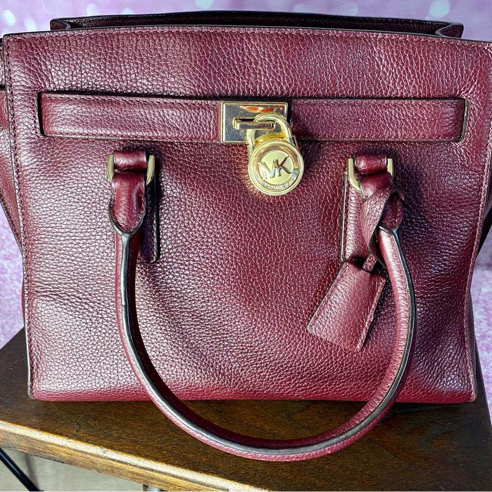 💃HP💃!Micheal Kors Hamilton, dust bag, shoulder strap never used, lock and key - Picture 15 of 15